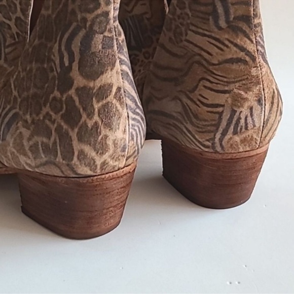 Free People Animal Charm Double V Ankle
Boots Size 7 - Picture 8 of 14